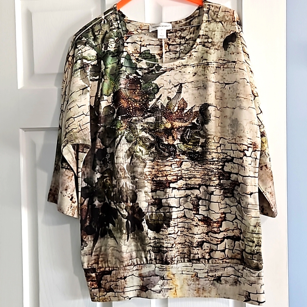 Light weight 3/4 Sleeve Blouse Size L